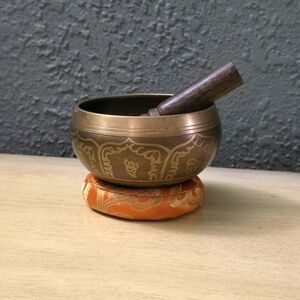 8cm Decorative Tibetan Singing Bowl with Mallet
